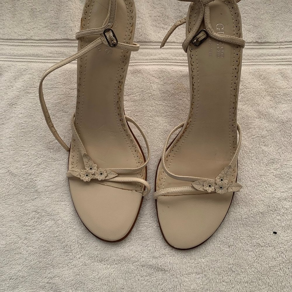 Women's 9 1/2 leather Guess sandal